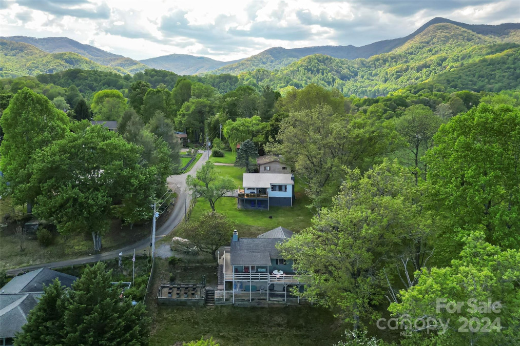 407 Cedarwood Dr Waynesville, NC 28785