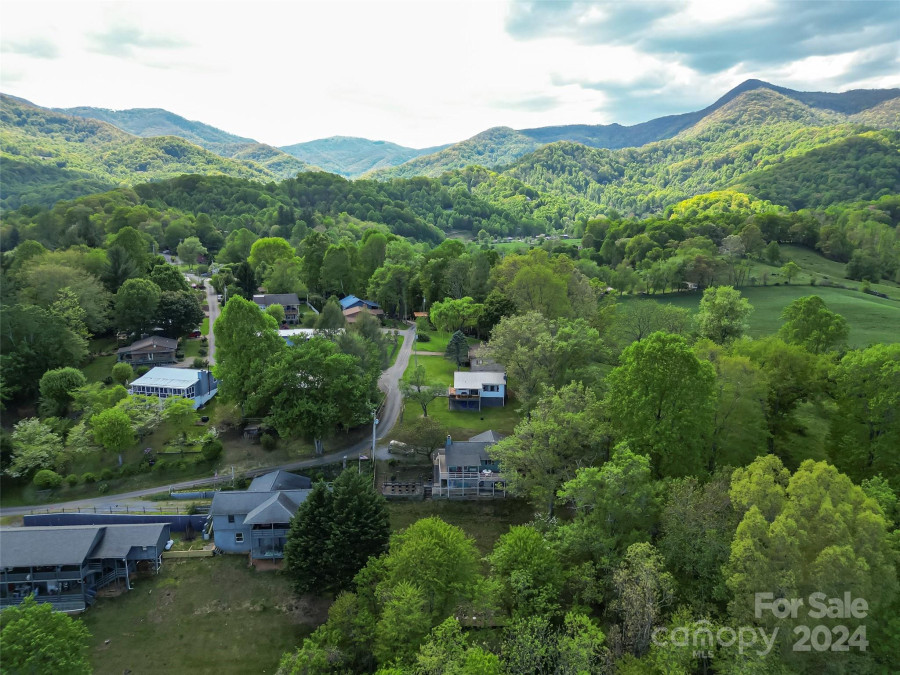 407 Cedarwood Dr Waynesville, NC 28785