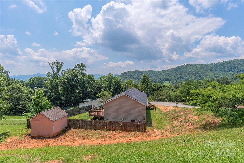 7 Clark Meadow Ln Candler, NC 28715