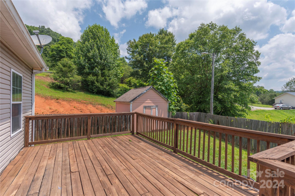 7 Clark Meadow Ln Candler, NC 28715