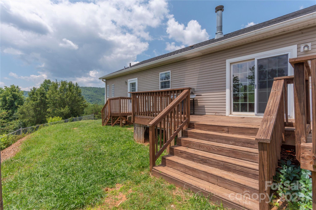 7 Clark Meadow Ln Candler, NC 28715