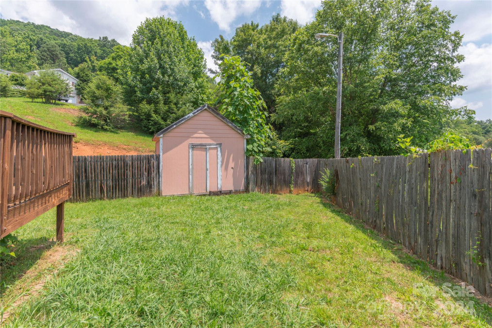 7 Clark Meadow Ln Candler, NC 28715