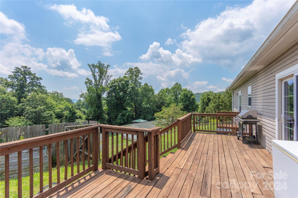 7 Clark Meadow Ln Candler, NC 28715