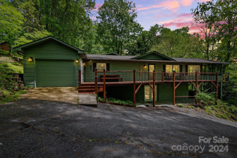 16 Blueberry Ln Maggie Valley, NC 28751