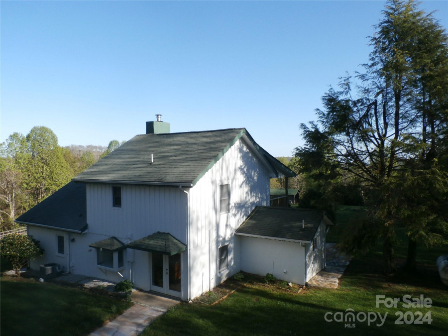 288 Firetower Rd Spruce Pine, NC 28777