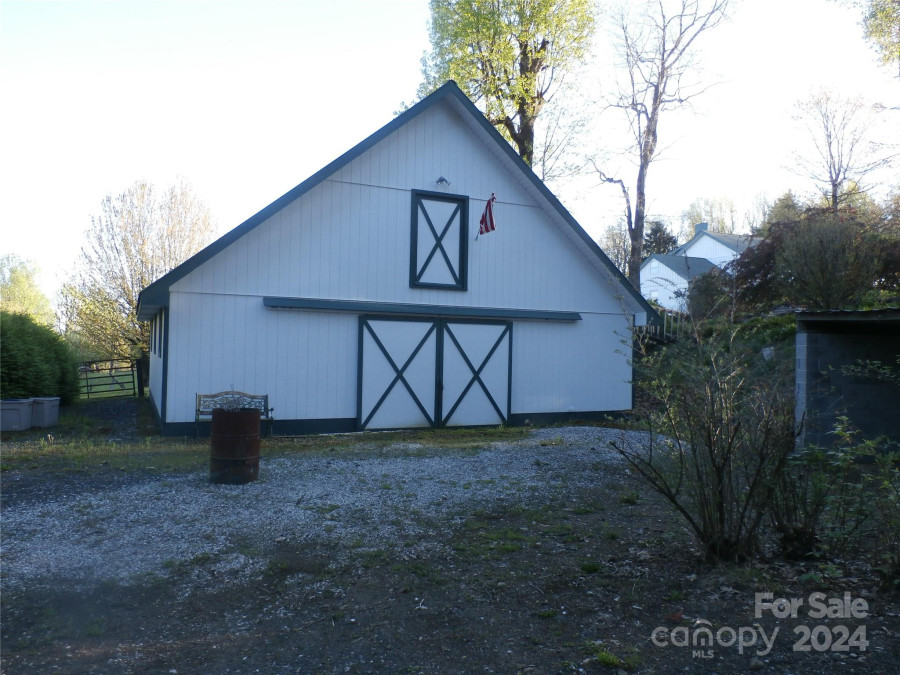 288 Firetower Rd Spruce Pine, NC 28777