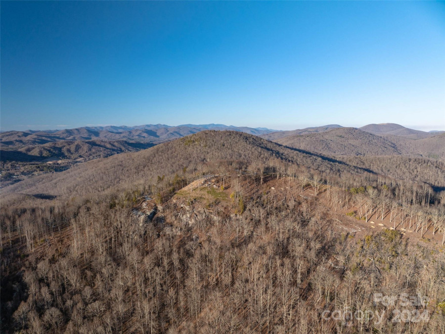 63 Summit Trail Dr Hendersonville, NC 28792