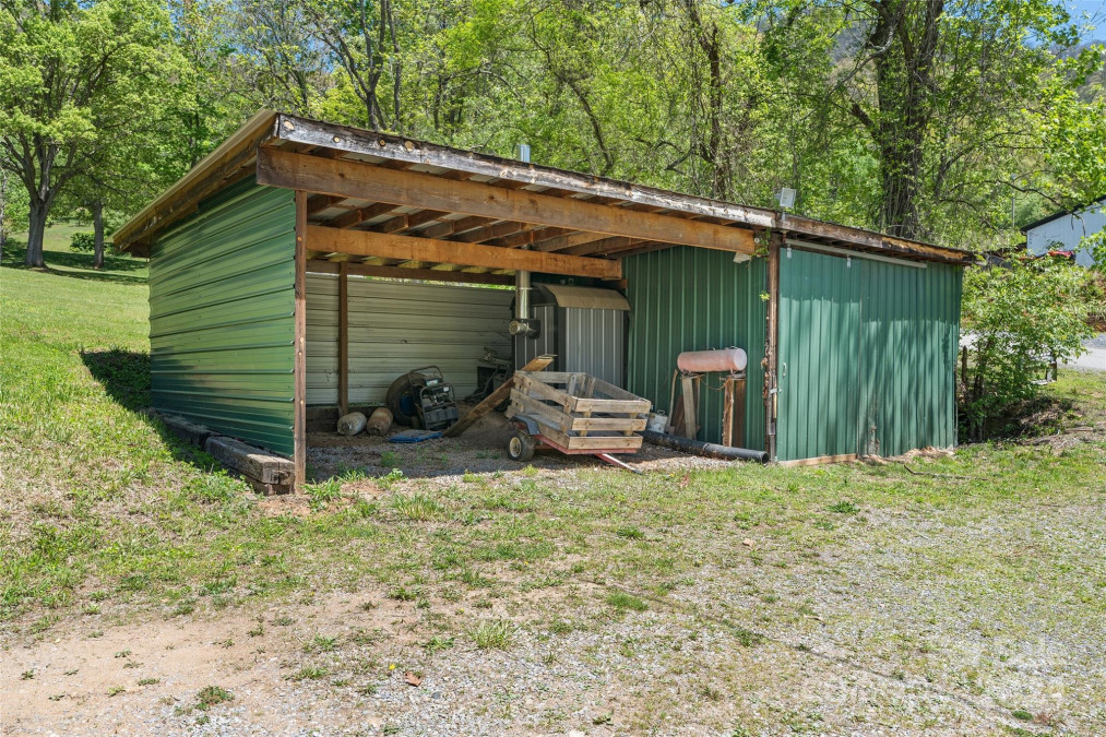 2183 Worley Cove Rd Canton, NC 28716