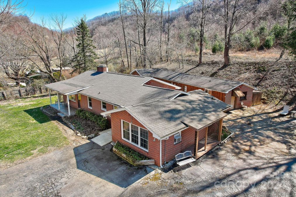 2541 Dellwood Rd Waynesville, NC 28786