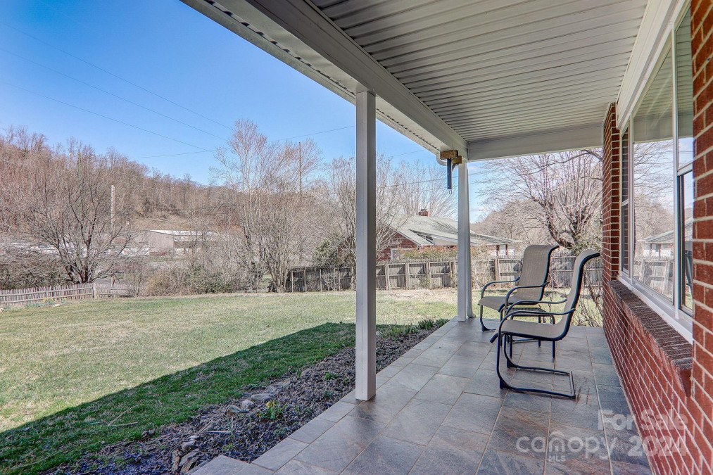 2541 Dellwood Rd Waynesville, NC 28786