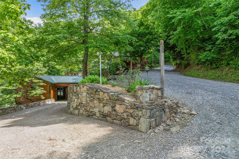 18 Hummingbird Hill Black Mountain, NC 28711