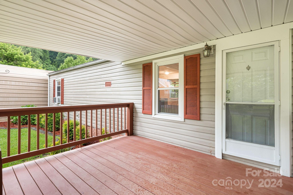 46 Government St Waynesville, NC 28786