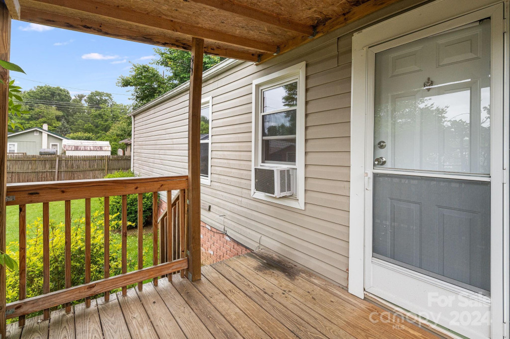 46 Government St Waynesville, NC 28786