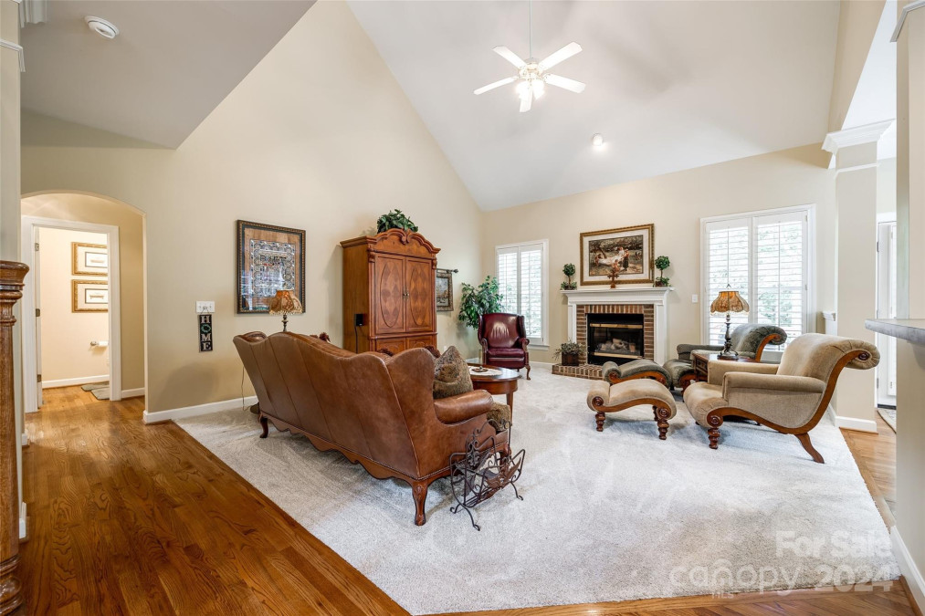 908 Thorn Ridge Ln Lake Wylie, SC 29710