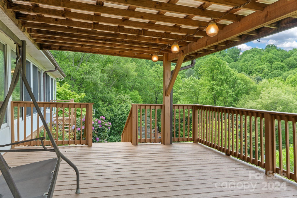 341 Spirit Mountain Rd Waynesville, NC 28786