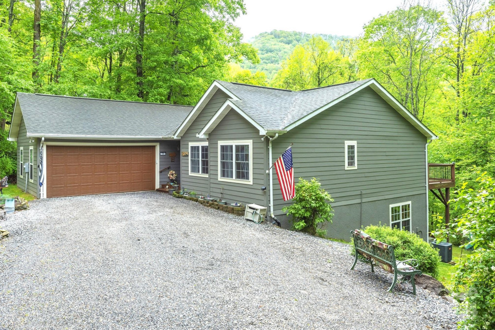 574 Appaloosa Trl Waynesville, NC 28785