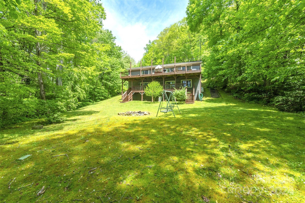 574 Appaloosa Trl Waynesville, NC 28785