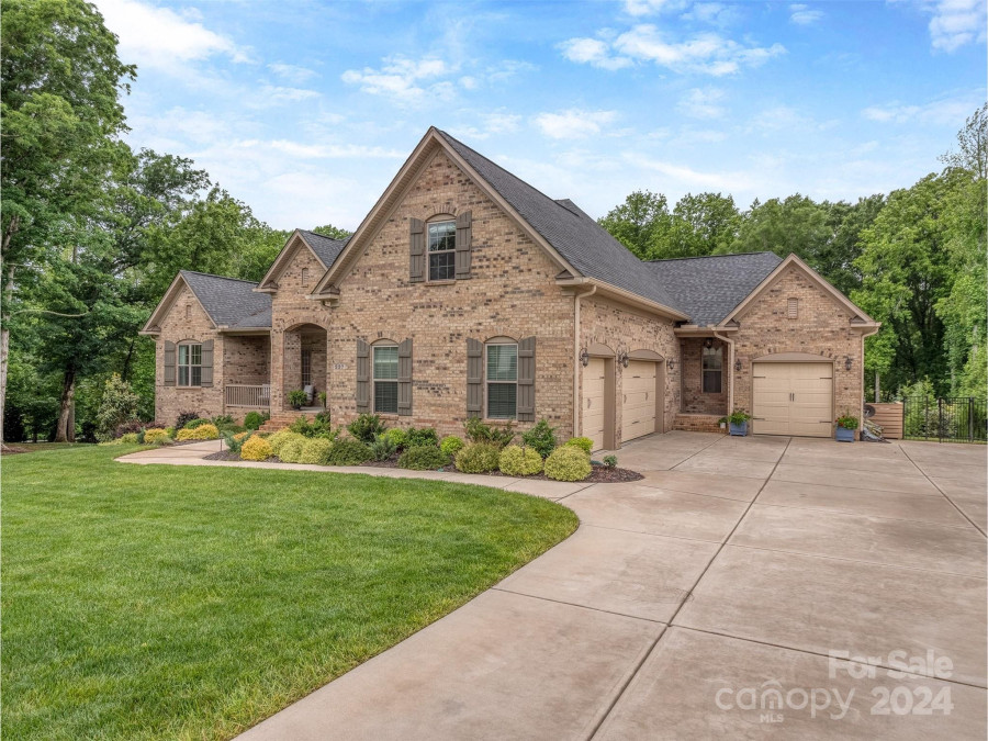 237 Wheatberry Hill Dr Matthews, NC 28104