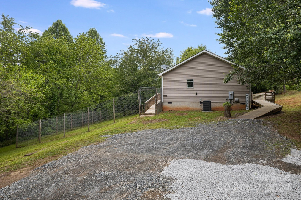 283 Turkey Creek Dr Leicester, NC 28748