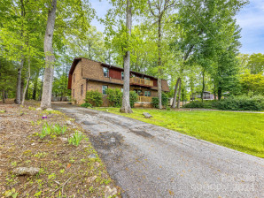 125 Atwood Dr Hendersonville, NC 28792
