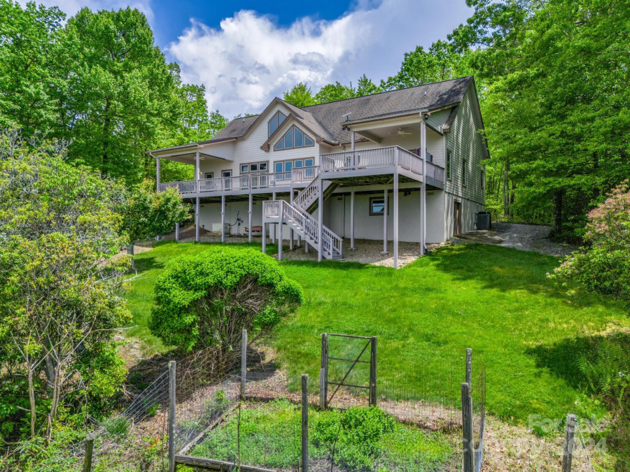 428 Devils Hole Rd Rosman, NC 28772