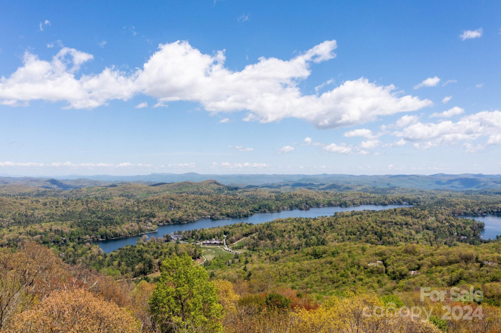 1052 Toxaway Dr Lake Toxaway, NC 28747