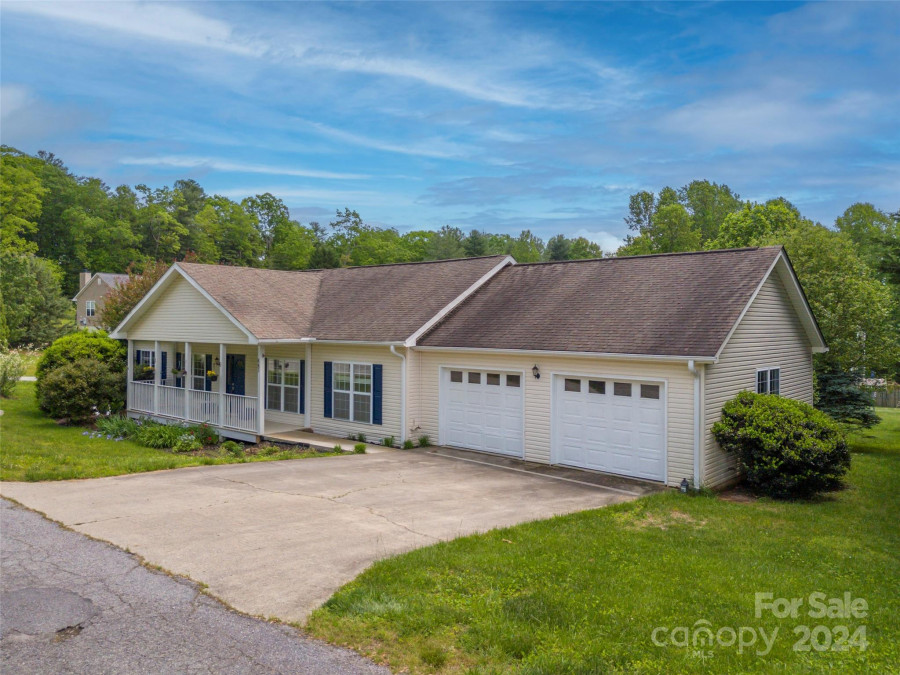 441 Cedarview Ln Saluda, NC 28773