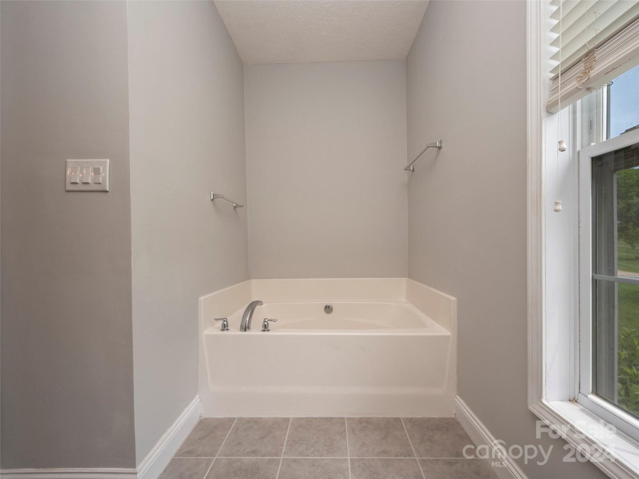 441 Cedarview Ln Saluda, NC 28773