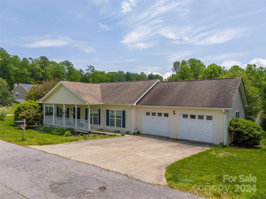 441 Cedarview Ln Saluda, NC 28773