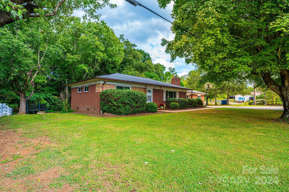 2089 Connelly Springs Rd Lenoir, NC 28645