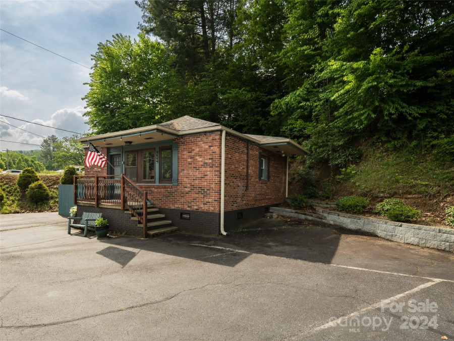 110 Summit St Waynesville, NC 28786