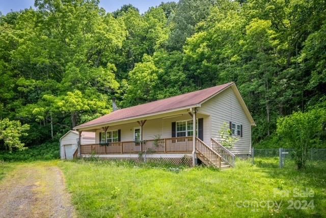 26 Harmony Ln Bakersville, NC 28705