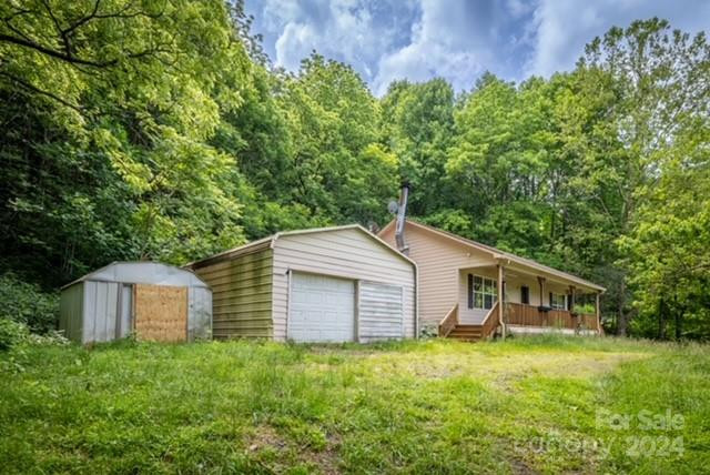 26 Harmony Ln Bakersville, NC 28705