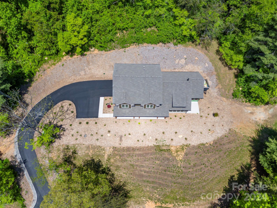 48 Spruce Hill Dr Hendersonville, NC 28792