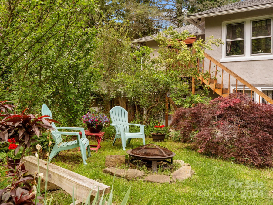 57 Conestee St Asheville, NC 28801