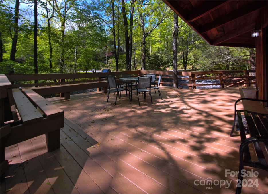 565 Winterstar Loop Burnsville, NC 28714