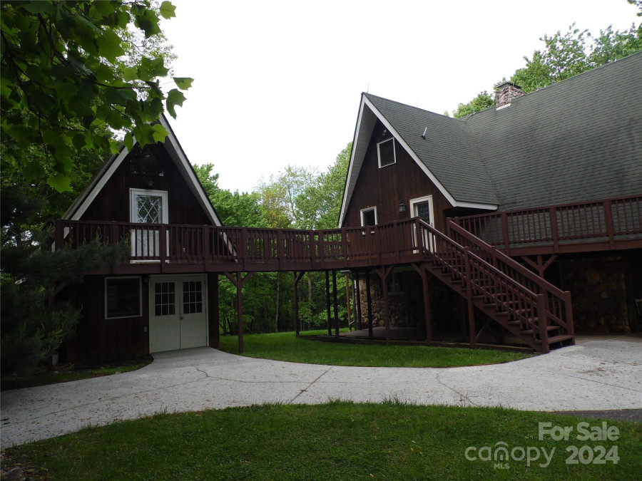 226 Ridge Rd Roaring Gap, NC 28663