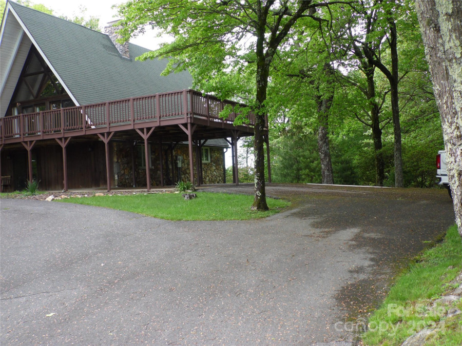 226 Ridge Rd Roaring Gap, NC 28663