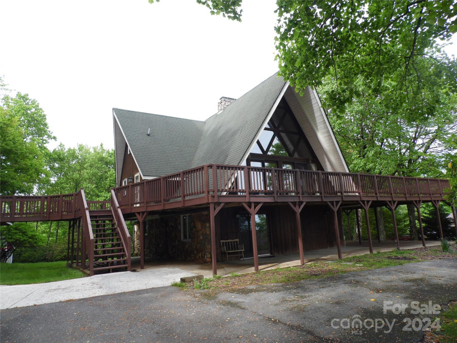 226 Ridge Rd Roaring Gap, NC 28663