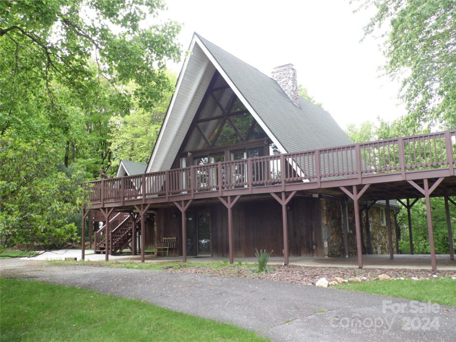 226 Ridge Rd Roaring Gap, NC 28663