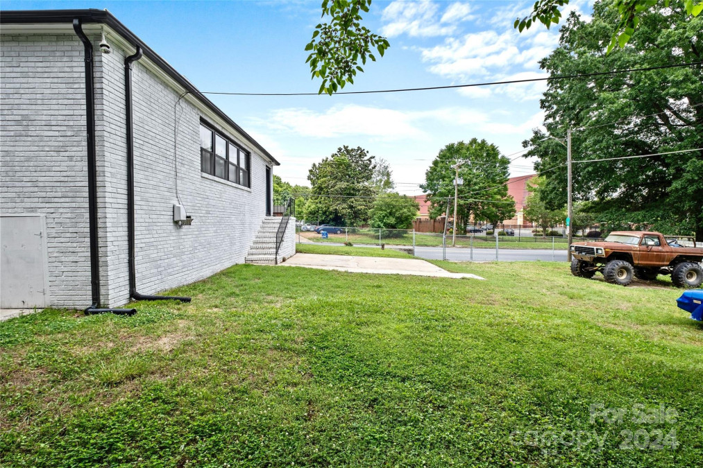 3942 Mcmillan St Charlotte, NC 28205