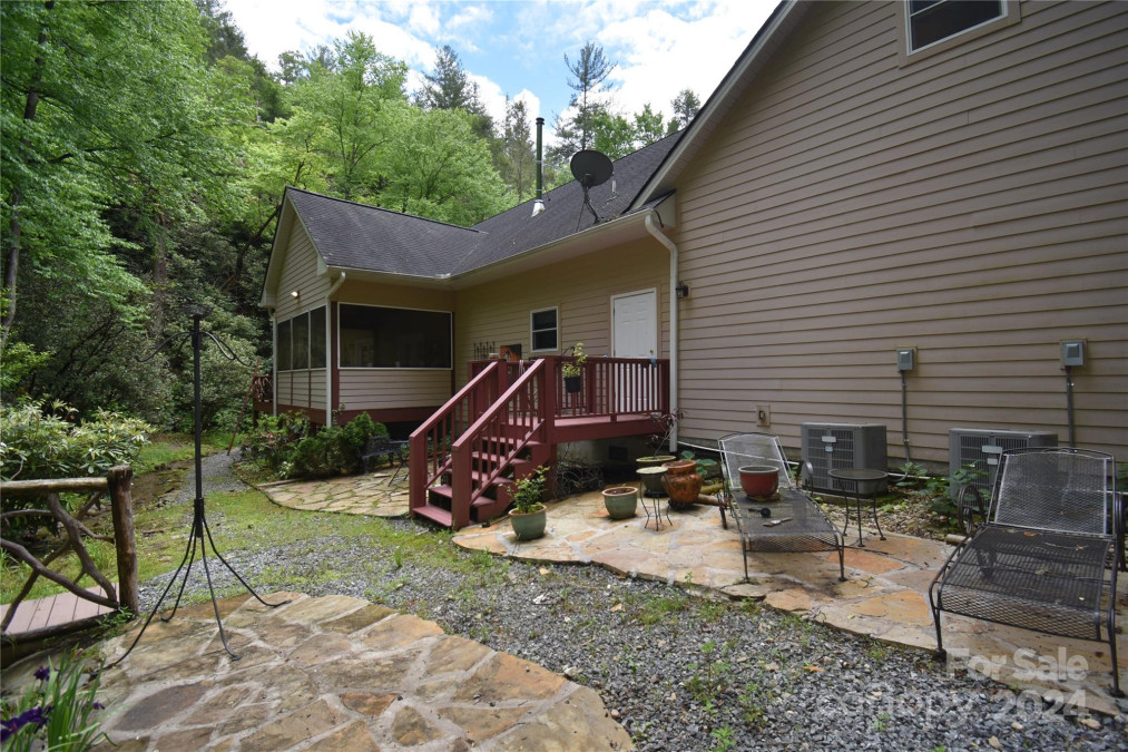 560 Charleys Knob Rd Pisgah Forest, NC 28768