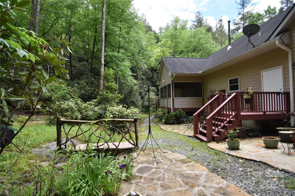 560 Charleys Knob Rd Pisgah Forest, NC 28768