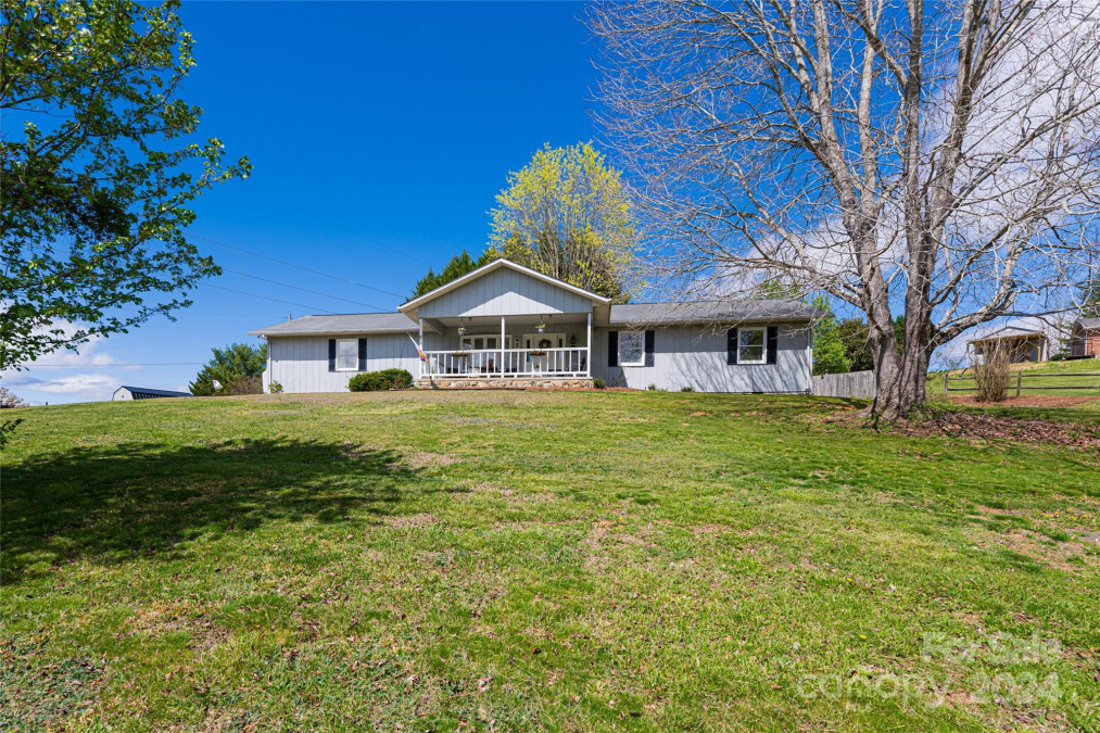 1 Melton Dr Weaverville, NC 28787