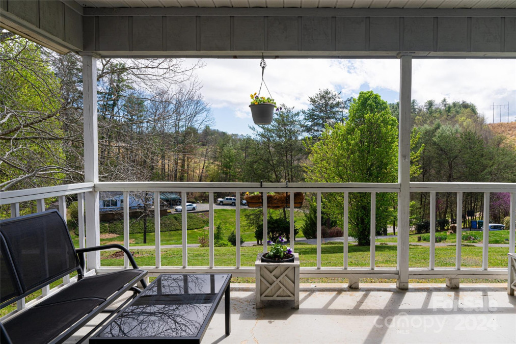 1 Melton Dr Weaverville, NC 28787