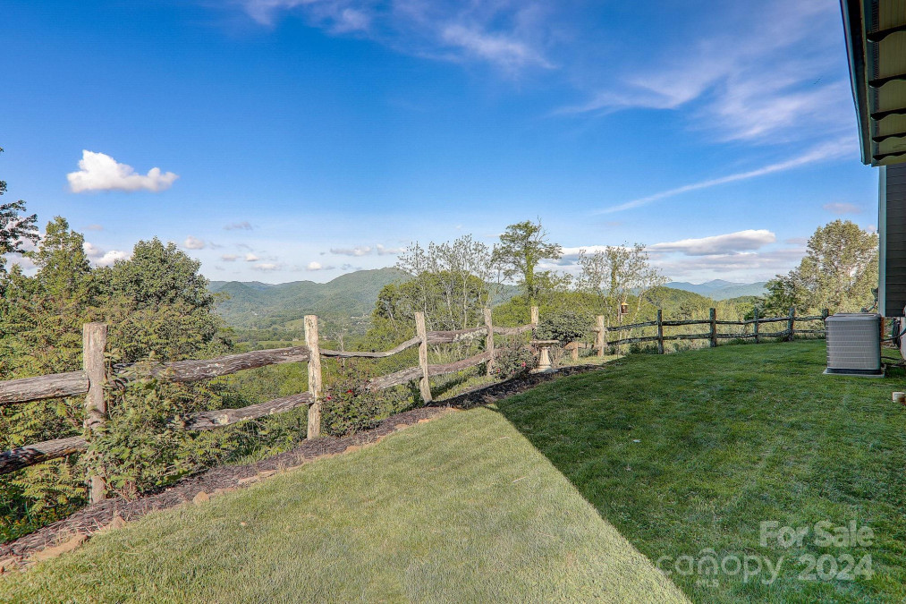 150 Morning Mist Ln Waynesville, NC 28785