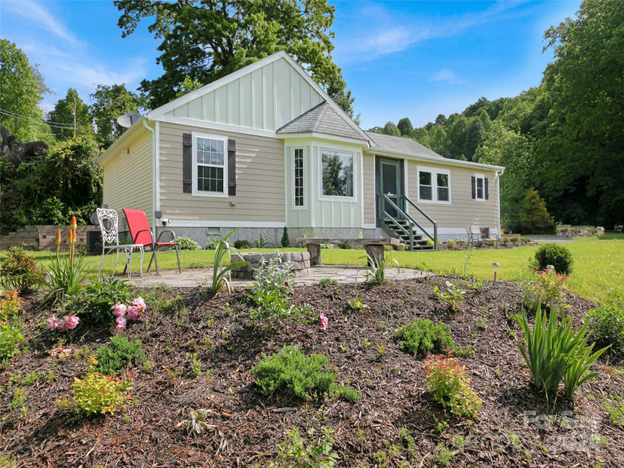 85 Ox Cart Ln Pisgah Forest, NC 28768