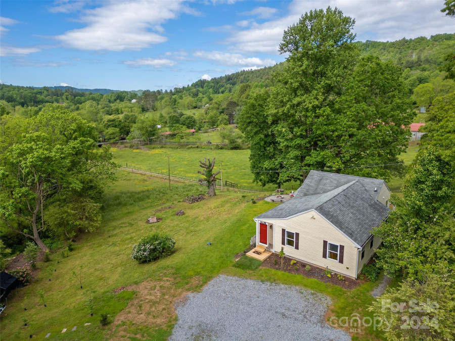 85 Ox Cart Ln Pisgah Forest, NC 28768