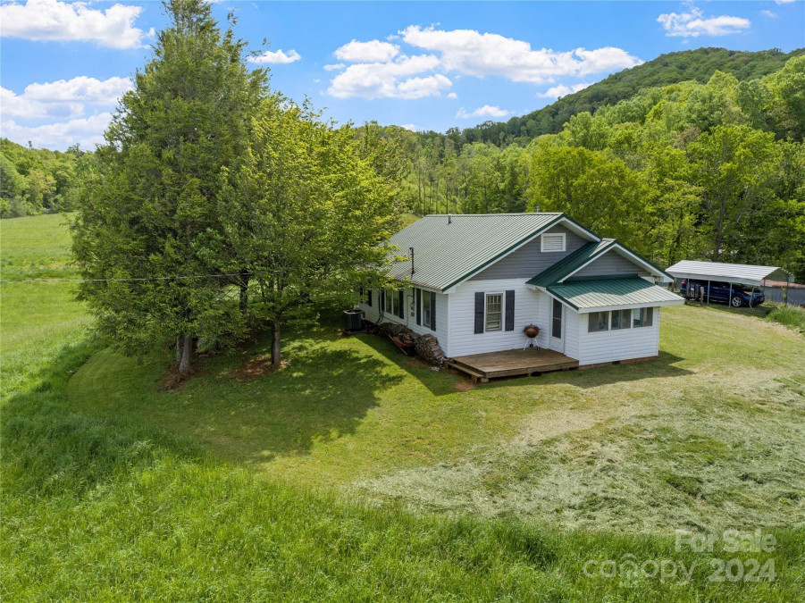 1305 Halltown Rd Spruce Pine, NC 28777