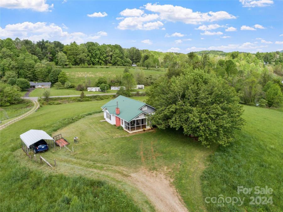 1305 Halltown Rd Spruce Pine, NC 28777